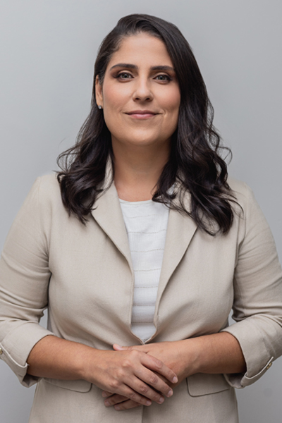 Brenna Ferreira Dias : Advogada